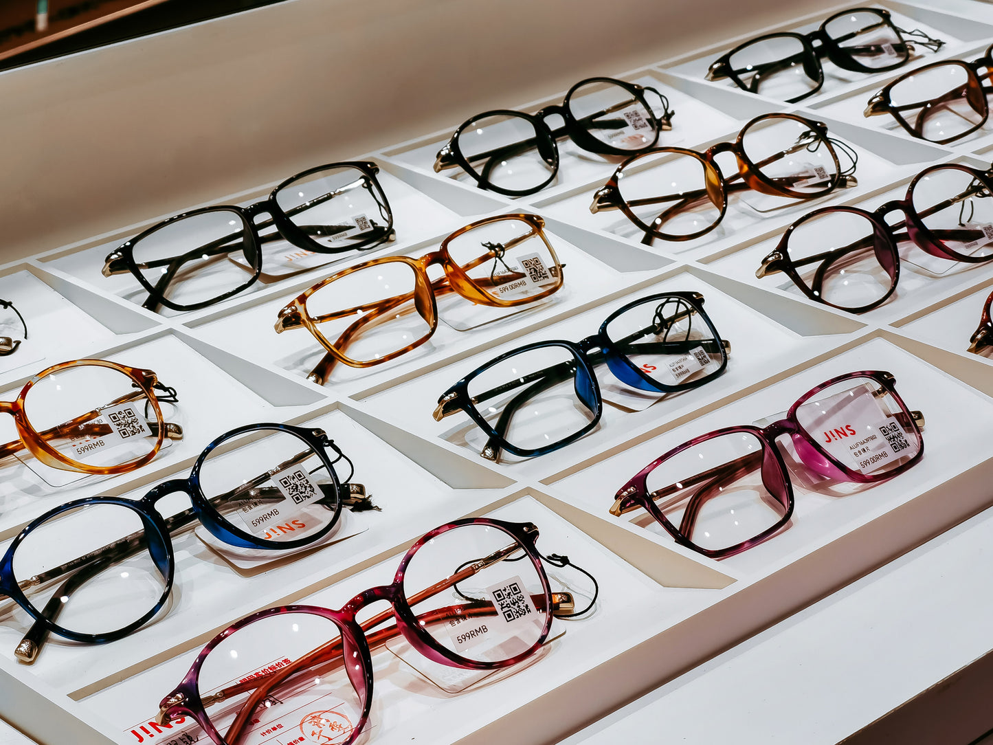 Send in your glasses for reglazing – keep your favourite frame